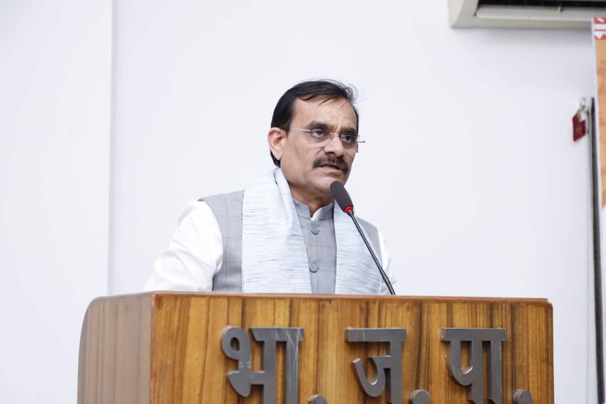 vdsharmabjp's tweet photo. आज छत्तीसगढ़ भाजपा प्रदेश कार्यालय, रायपुर में प्रकोष्ठों के संयोजक एवं सह संयोजकों के साथ बैठक की।

#सेवा_संकल्प_अभियान
#SevaSankalpAbhiyan https://t.co/TrNwvpzoIT