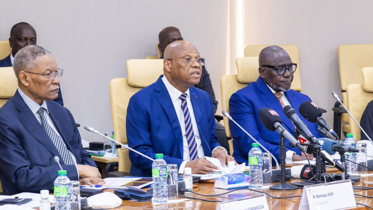 aboubacarybarma's tweet photo. #UEMOA #BCEAO
 #UMOA 
 A l'issue de sa 3e réunion ordinaire, ce mercredi à son siège de #Dakar, le Comité de Politique Monétaire (#CPM) de la #Banque_Centrale des Etats de l'Afrique de l'Ouest (BCEAO), a décidé de maintenir inchangé le principal #taux_directeur à 3,00 %... https://t.co/T52kVL3uVj