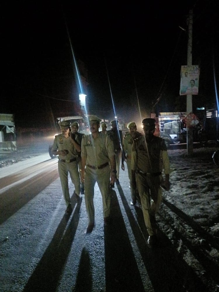 raebarelipolice's tweet photo. #SP_RBL @Ravi_KumarIPS के निर्देशन में जनपदीय पुलिस द्वारा अपने-अपने थाना क्षेत्र अन्तर्गत शांति एवं कानून व्यवस्था के दृष्टिगत पैदल गश्त की गयी-
@Uppolice
@dgpup
@Igrangelucknow
@adgzonelucknow https://t.co/6c8ch2qzSh