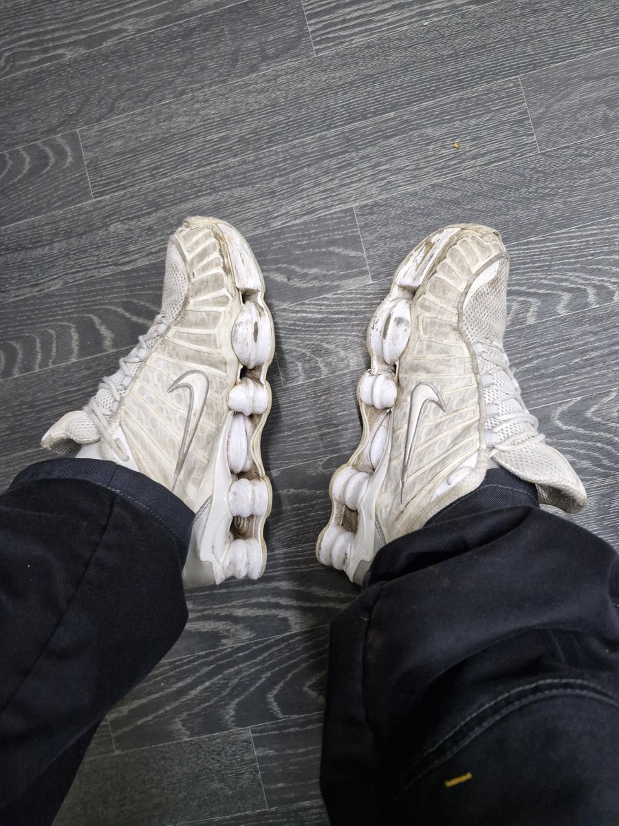 swallowmyairs's tweet photo. Shox TL for work today #nikeshox #nikeshoxtl #shoxtl #trainers https://t.co/4mBSlLdIhj