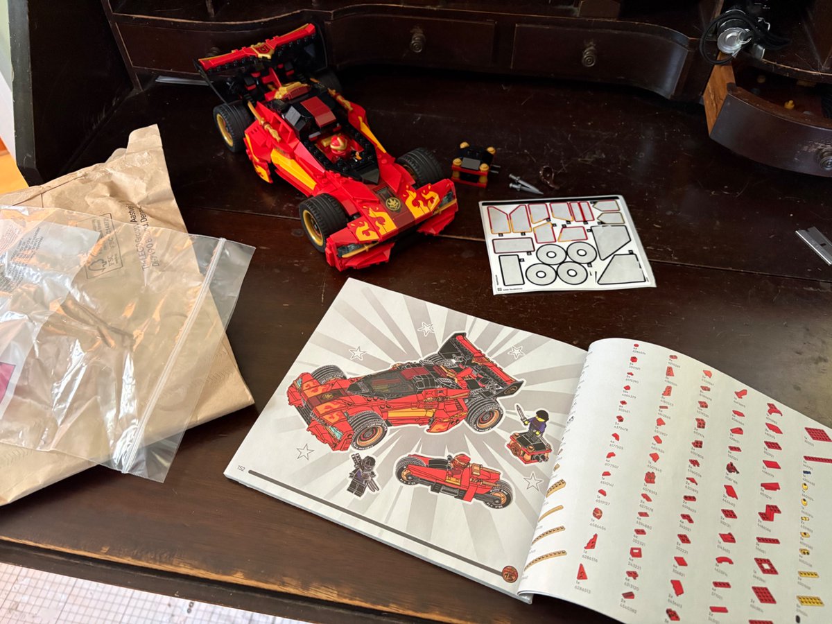 offroadbuggycar's tweet photo. I opened my X-1 two weeks ago to find bag 5 absent, along with the loose parts. Today I received a B&amp;P bag with no windshield, no printed Legacy tile, and no Master of Shadow. I have never had such a frustrating experience with @LEGO_Group service! Please finish what you sold me! https://t.co/TjHgwyJvMP