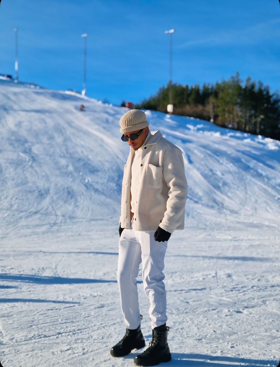 PorterPhalifa's tweet photo. Frost yourself https://t.co/TVF9R8zglt