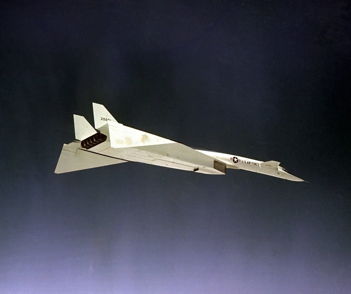 blackstarops's tweet photo. the XB-70 valkyrie… https://t.co/OxjMm1Q0Eq
