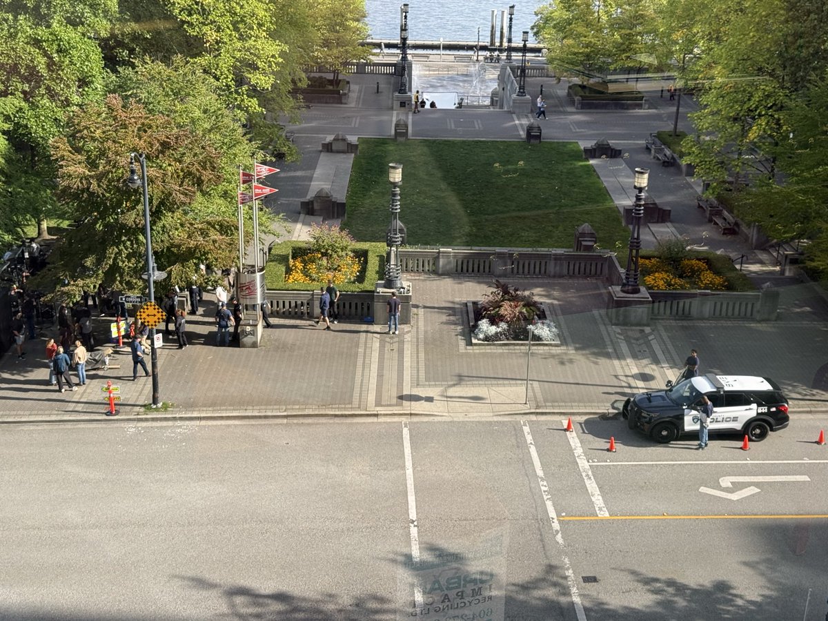 Count3D's tweet photo. THE ROOKIE: NORTH filming at Cordova St and Bute St. #Vancouverfilm #filmingonlocation #therookie https://t.co/yR552vQ5Mz