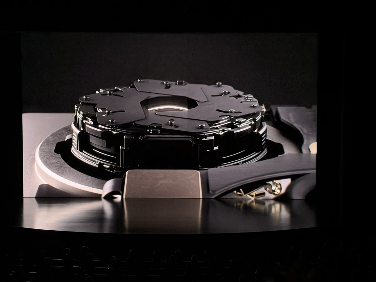 spin9's tweet photo. iPhone 18 Pro ปรับปรุงฟีเจอร์กล้องหลัก 48 ล้านพิกเซล ให้มี “Variable Aperture” เป็นครั้งแรกใน iPhone สามารถปรับค่า f ตามสภาพแสงที่ถ่ายได้ ด้วยเบลดที่เลนส์กล้อง

#AppleEvent https://t.co/Oo2xbTZ8iv