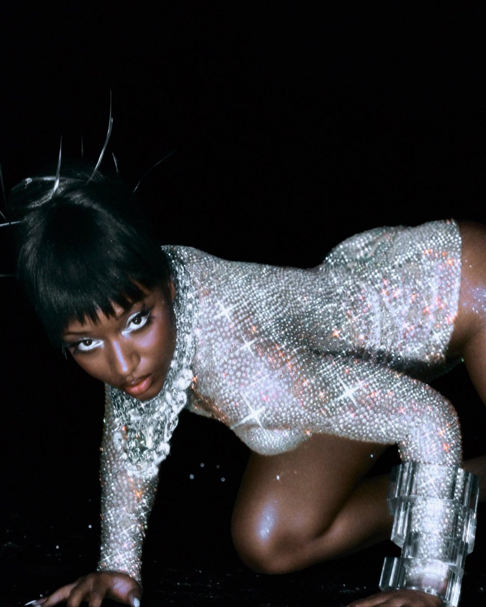 PulseNigeria247's tweet photo. Ayra Starr stuns in new photos for 66 GREENE. 😍🌟 

All that glitters is Ayra Starr. 🤩✨ https://t.co/TR3XqManbb
