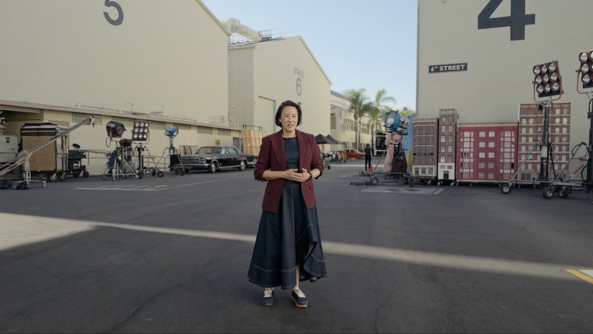 Andz200zx's tweet photo. @DVA1D23 surely Kaiann’s foreshadowing the navy blue folding iPhone here? #appleevent https://t.co/8K7KZwzXfV