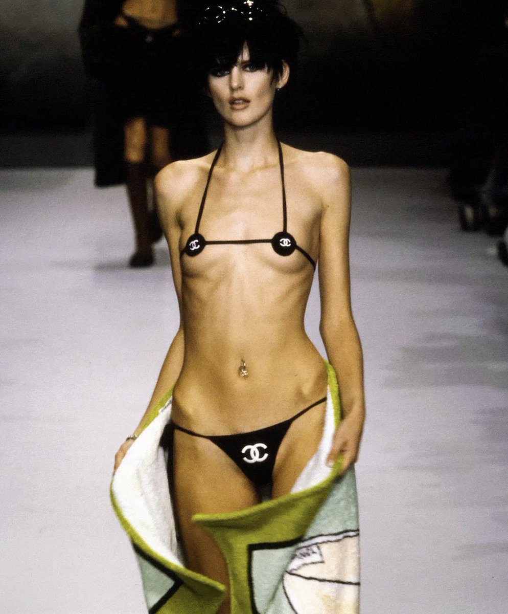 kycvntg's tweet photo. Stella Tennant in Karl Lagerfeld’s infamous Chanel micro-bikini, Spring/Summer 1996, Paris (1995). https://t.co/5HpsziO8rp