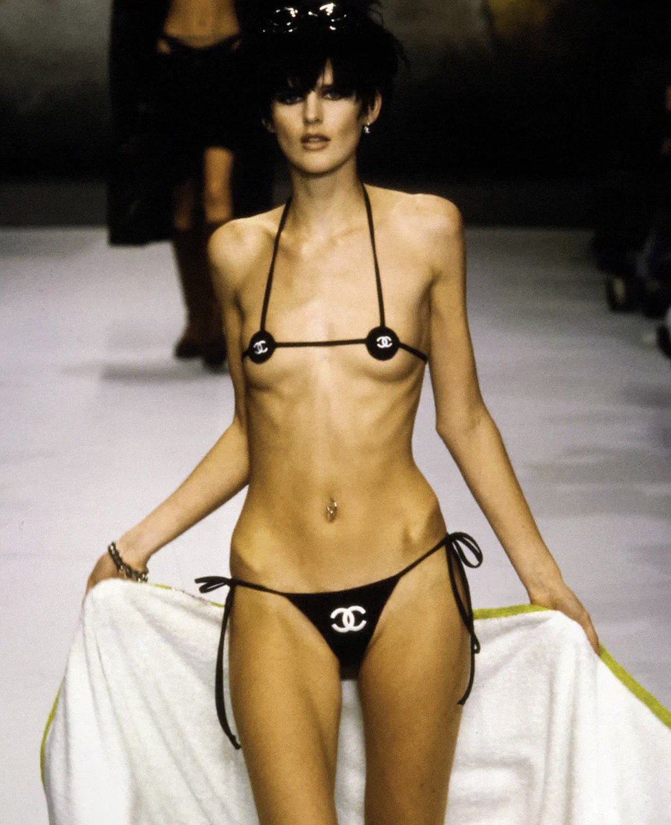 kycvntg's tweet photo. Stella Tennant in Karl Lagerfeld’s infamous Chanel micro-bikini, Spring/Summer 1996, Paris (1995). https://t.co/5HpsziO8rp