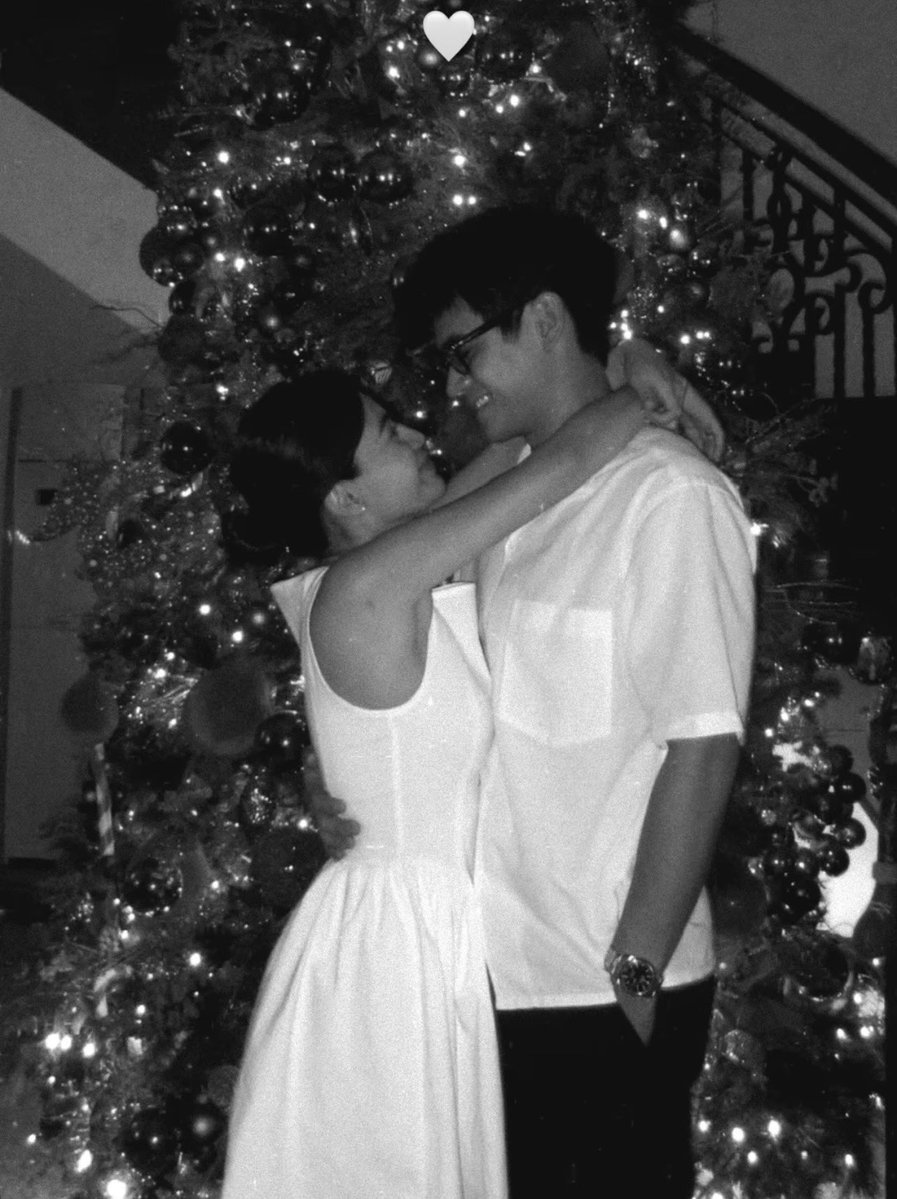 xoxoaalyx's tweet photo. the same place where dustin first sent her a merry christmas!!!! 🥹 https://t.co/kc3vBt8kgb