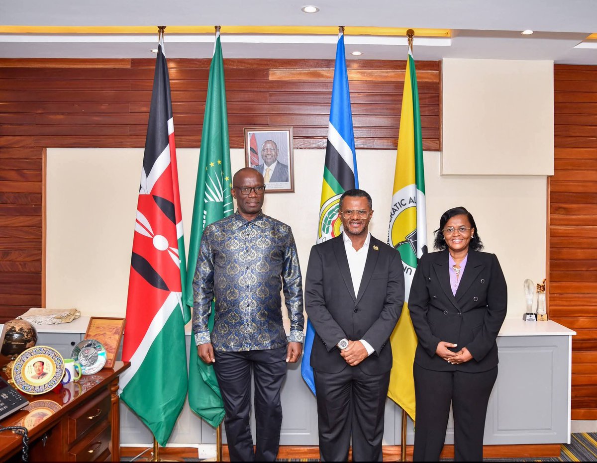 ErnestBara75262's tweet photo. #CNDD_FDD et #UDA
Umunyamabanga mukuru w'Umugambwe #CNDD_FDD
@R_Ndikuriyo arikumwe n'Umunyamabanga mukuru w'Umukuru w'Umugambwe wa #Kenya
m'Urugendo rw'akazi arimwo k'Uwu wa 9/09/026
#Intumwa #Ikiriho #RTNB #Ntarehouse https://t.co/9tpO2chsiE