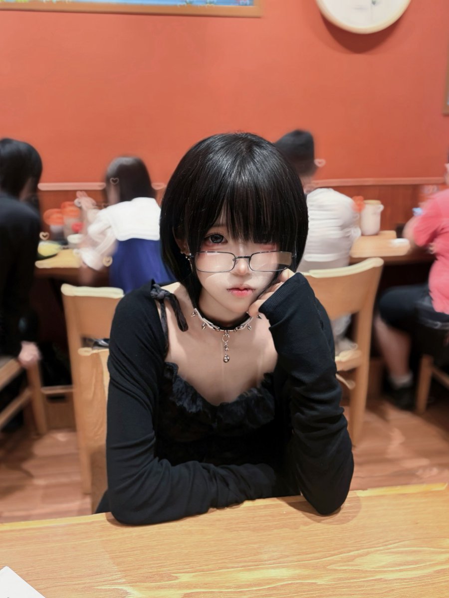 In1Quity1's tweet photo. 剪了短发一睡醒就变成一个蘑菇🍄‍🟫🌚 https://t.co/1rfeEnRxky