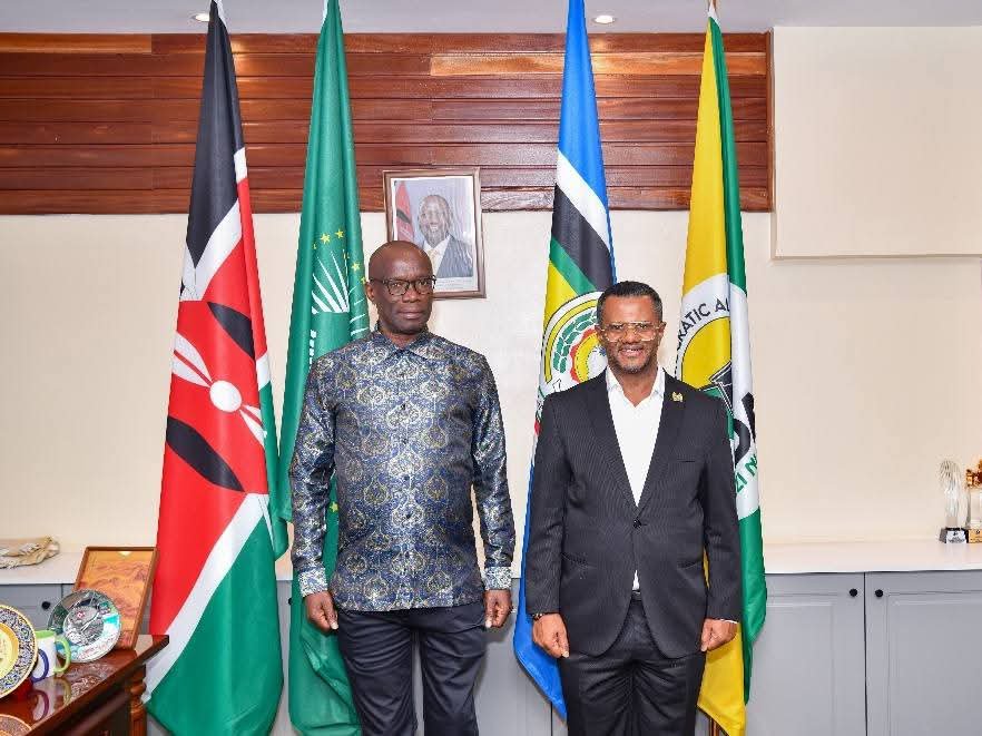 ErnestBara75262's tweet photo. #CNDD_FDD et #UDA
Umunyamabanga mukuru w'Umugambwe #CNDD_FDD
@R_Ndikuriyo arikumwe n'Umunyamabanga mukuru w'Umukuru w'Umugambwe wa #Kenya
m'Urugendo rw'akazi arimwo k'Uwu wa 9/09/026
#Intumwa #Ikiriho #RTNB #Ntarehouse https://t.co/9tpO2chsiE