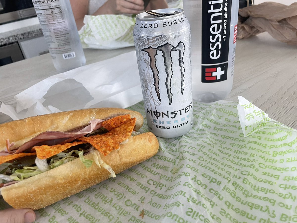 pervpope's tweet photo. eating disorder?? more like i’m eating dis order 🗣️🗣️🗣️ https://t.co/Z2P2kLVr1g
