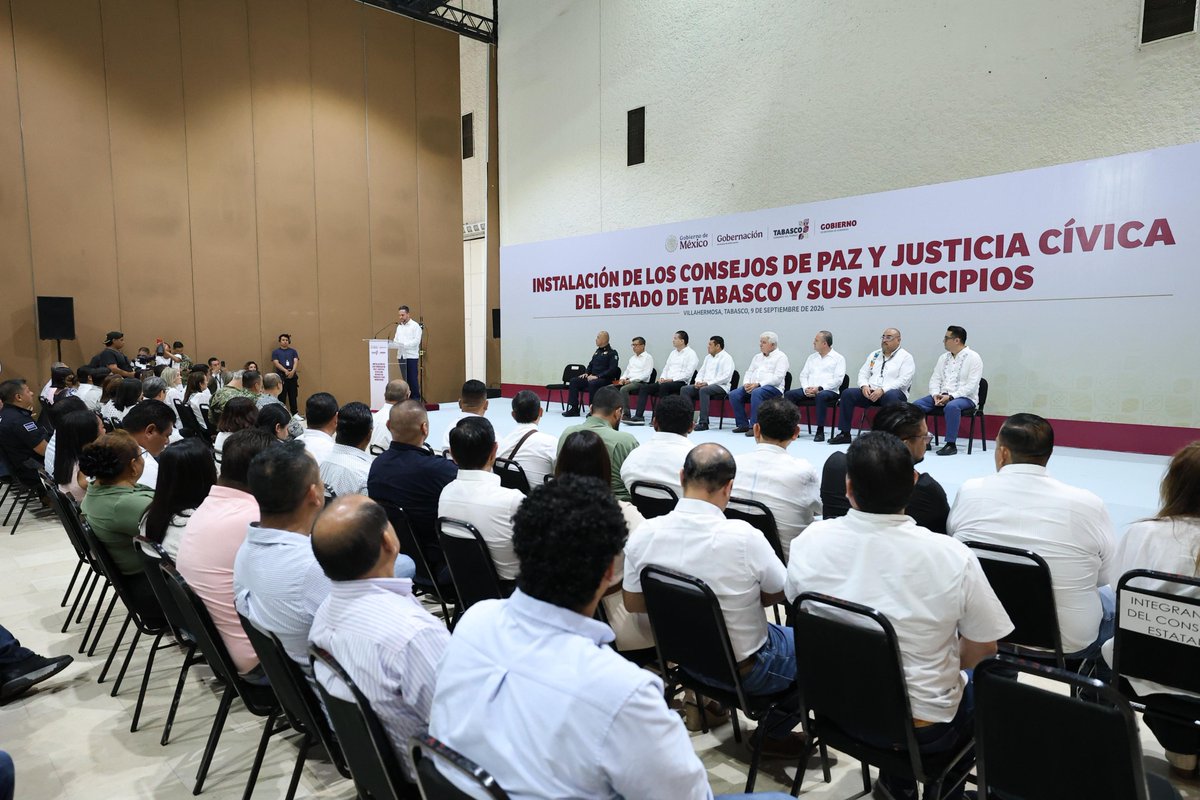 TabascoJavier's tweet photo. Desde el Centro de Convenciones, dimos un gran paso en favor de la construcción de la paz y la justicia cívica instalando los Consejos Estatales y Municipales, para lograrlo, conformados por ciudadanos con quienes seguiremos escuchando las necesidades del pueblo a través del diálogo e implementando estrategias para la reconstrucción del tejido social, la seguridad y el bienestar de las y los tabasqueños. Agradecemos la presencia de Santiago Segui Amortegui, titular de la Unidad de Mesas de Paz, en representación de la Secretaria de Gobernación, Rosa Icela Rodríguez Velázquez, y reafirmamos nuestro acompañamiento a este gran esfuerzo del Gobierno de México, que encabeza la primera Presidenta de México, Claudia Sheinbaum Pardo.

La paz necesita de personas con pasión y compromiso, juntas y juntos seguiremos construyendo el Tabasco que las familias merecen.