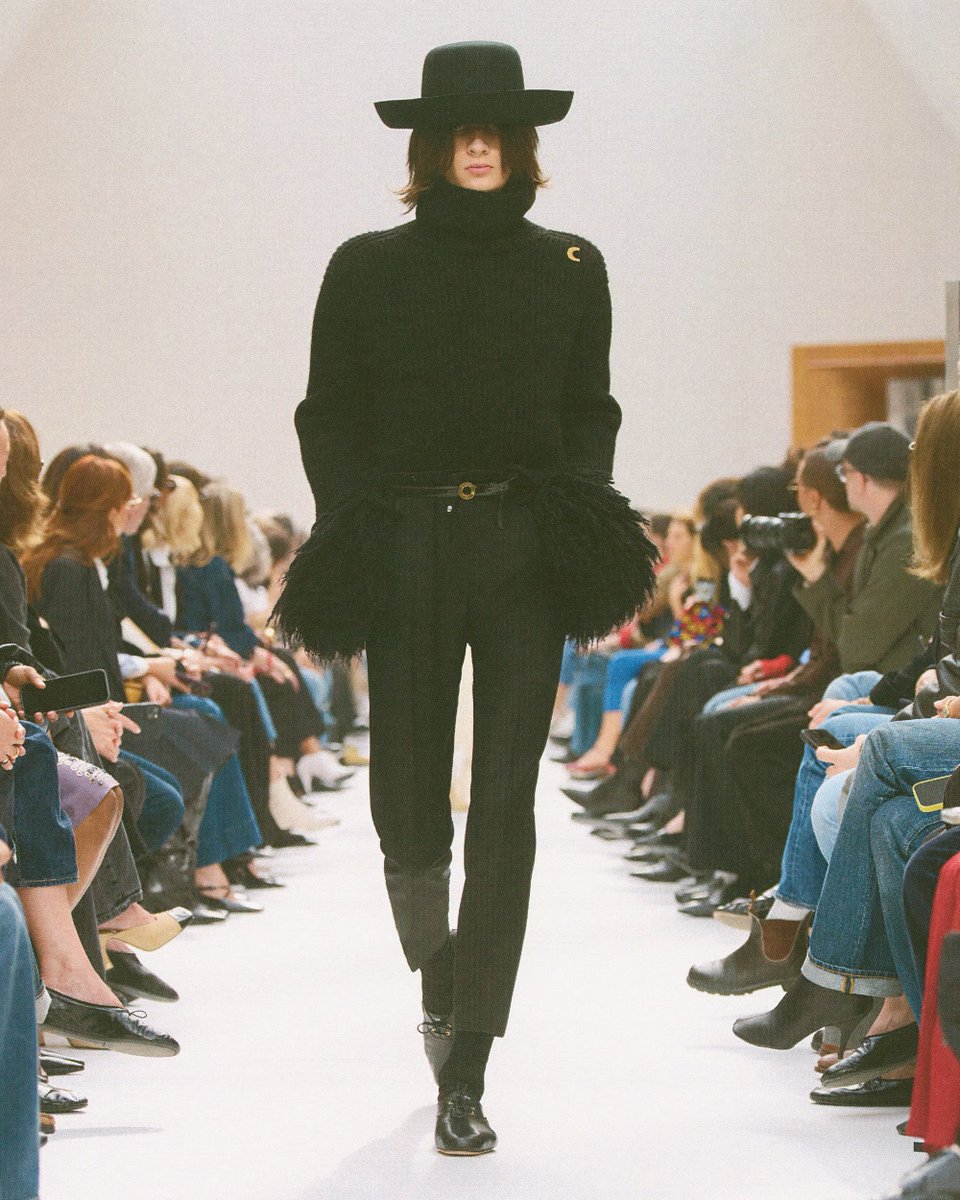 taeguide's tweet photo. Taehyung in Celine AW26 womenswear collection for Dazed 

#TaehyungxCeline https://t.co/r7VVZ7WKs7