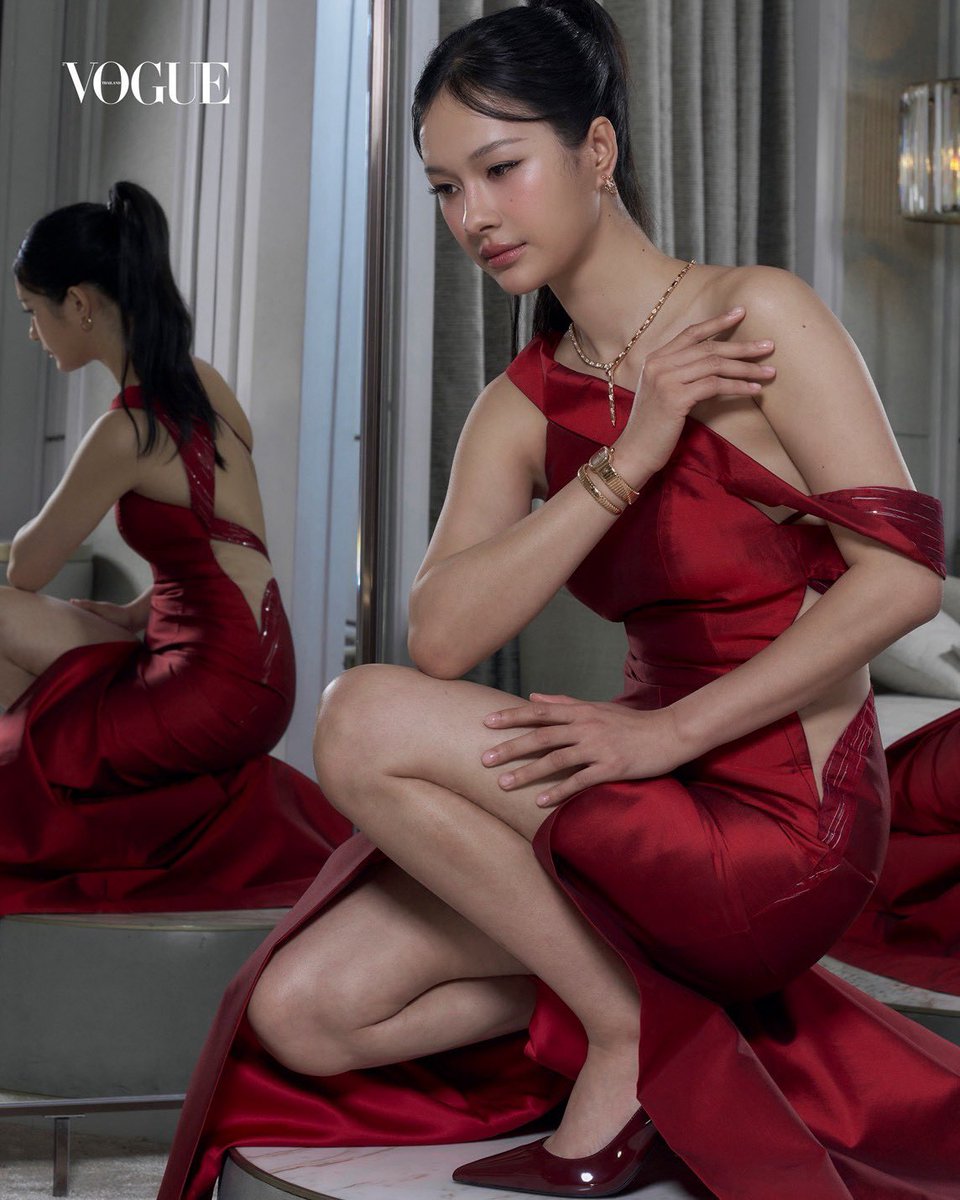 VogueThailand's tweet photo. #VogueGala2026 เปิดภาพของ ‘มิ้ลค์-พรรษา’ @panlyyy นักแสดงสาวมากค���ามสามารถ กับลุคชุดราตรีสีแดงตกแต่งผ้าไทย ผสมผสานเข้ากับสไตล์ในแบบตะวันตก หนึ่งในแขกคนสำคัญของงานโว้กกาล่าในค่ำคืนสุดพิเศษของวงการ��้าไทย #VogueGala #VogueGala2026xMilk #MilkPansa

ภาพ: นาทนาม ไวยหงษ์ https://t.co/isAnc4ILiw