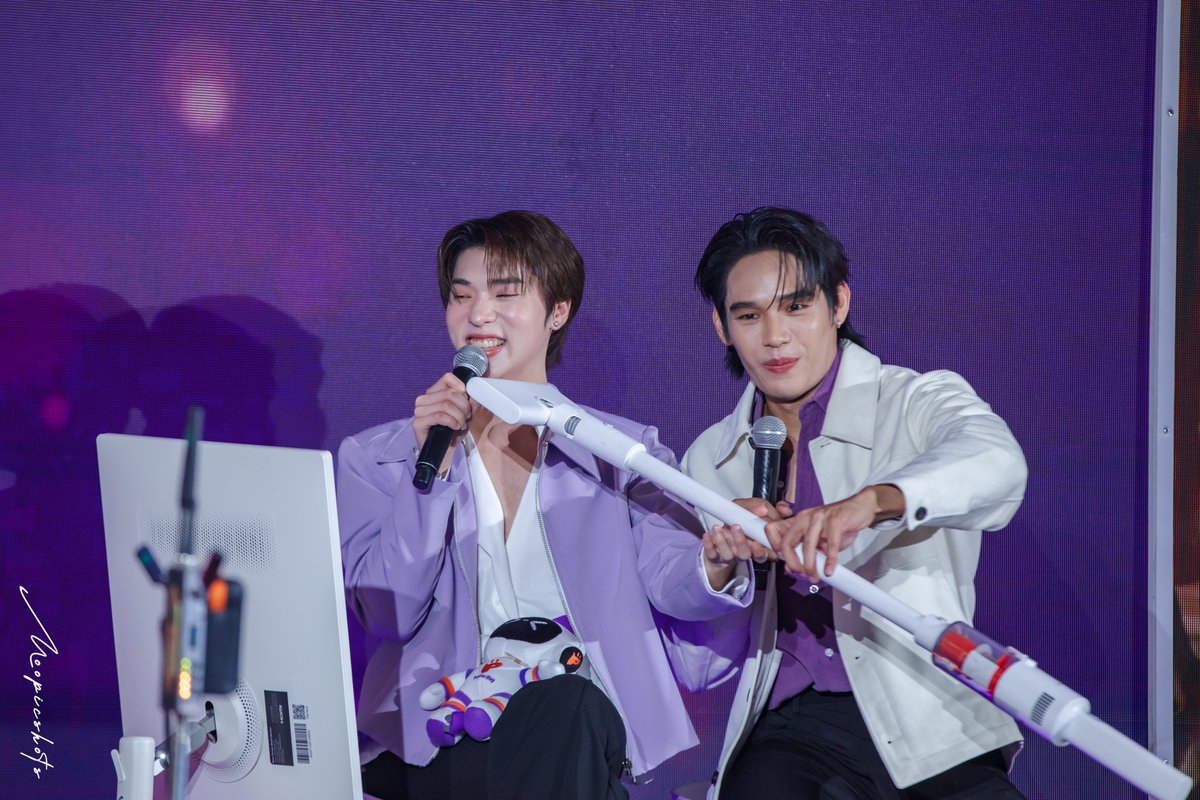 InfinityFSci's tweet photo. ขอโทษพี่ @Power_Buy แทนคุรขันเงิน และยัยไข่ต้มด้วยนะคะ แกกำลังโตกันค่ะ ซนกันแบบ 100% ฮื่ออออ

NGERNOAT X POWER BUY LIVE
#ngernnn #oattrttt #ngernoat
#PowerBuy30thxNgernOat 
#Moopicshots https://t.co/9vD8Tq2hiA
