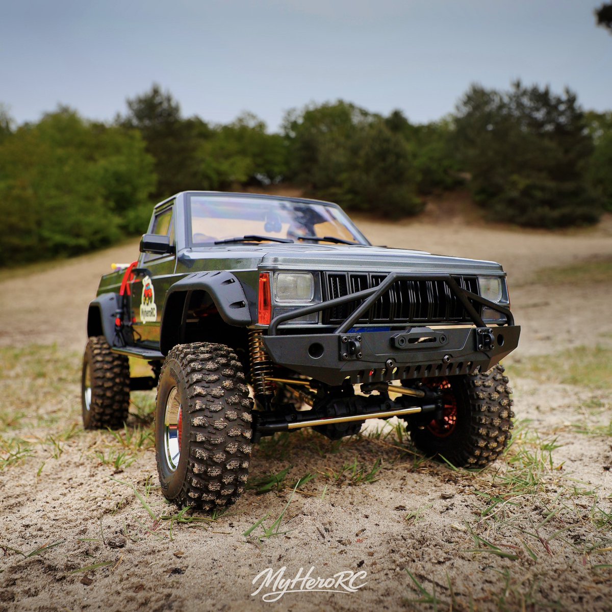 myherorc's tweet photo. 🩶 Built to get dirty. 🛞💨

Deze grijze Jeep van MyHERO RC blijft één van mijn favorieten. Stoer uiterlijk, lekker terrein pakken en vooral: veel te leuk om schoon te houden. 😏

Waar zouden jullie deze het liefst mee naartoe nemen? 🌲🏔️🪨

#myherorc https://t.co/UwaLOcVOKG