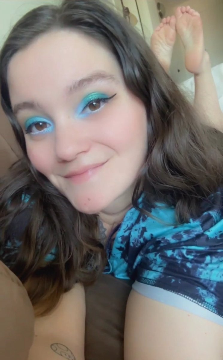Sephone_Rose's tweet photo. Let’s see how far my actual supporters can get me….GO VOTE NOW! 😘👏🏻 @ManyVids https://t.co/ZajAHowvUG