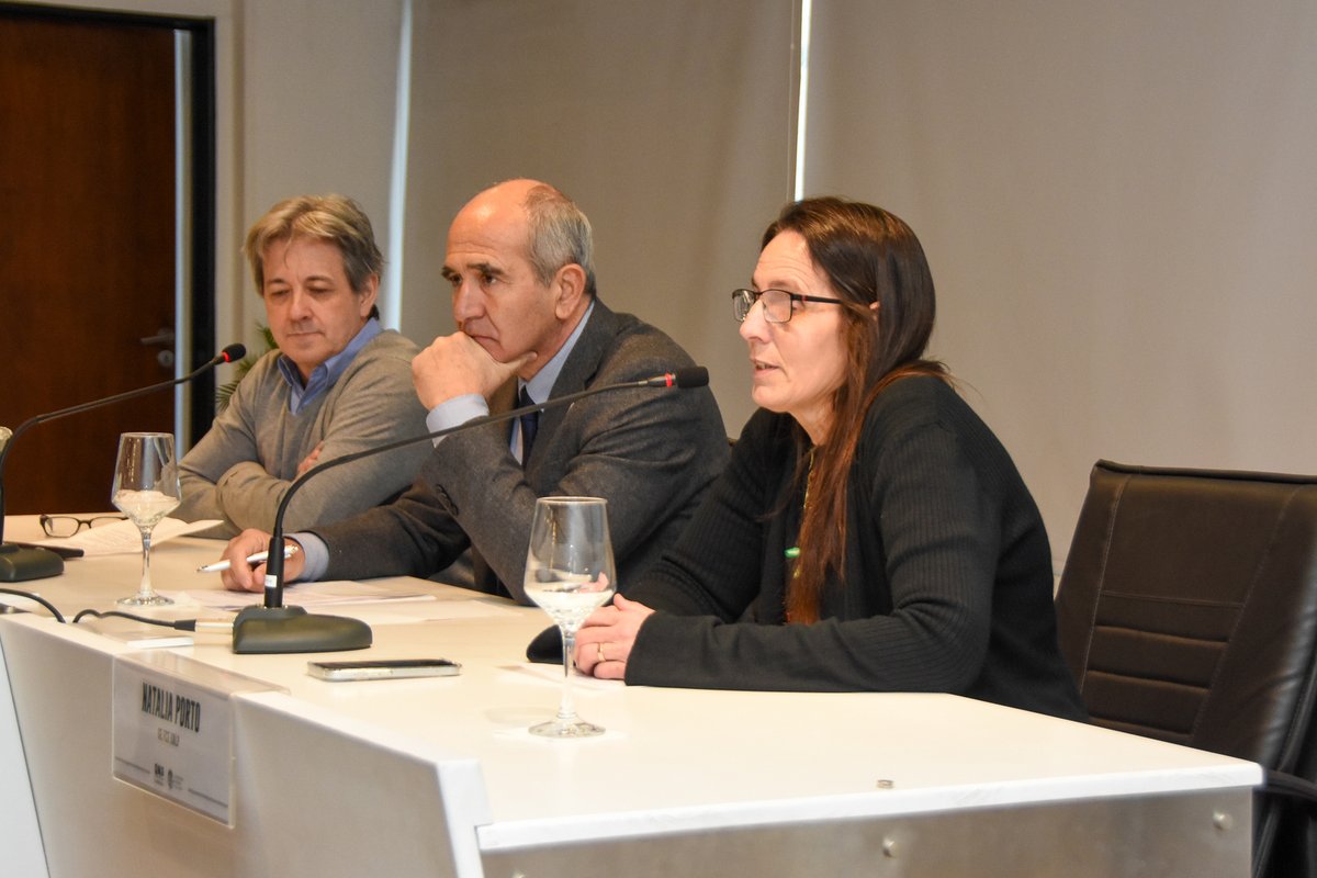 economicas_unlp's tweet photo. Hoy se llevó a cabo la jornada en reconocimiento a la trayectoria académica del Dr. Alberto Porto, Profesor Emérito de nuestra Facultad e investigador de referencia en los campos de la economía pública, el federalismo fiscal y las instituciones 🎖️
→ https://t.co/BqhX25ILjb https://t.co/CGxokOFck2