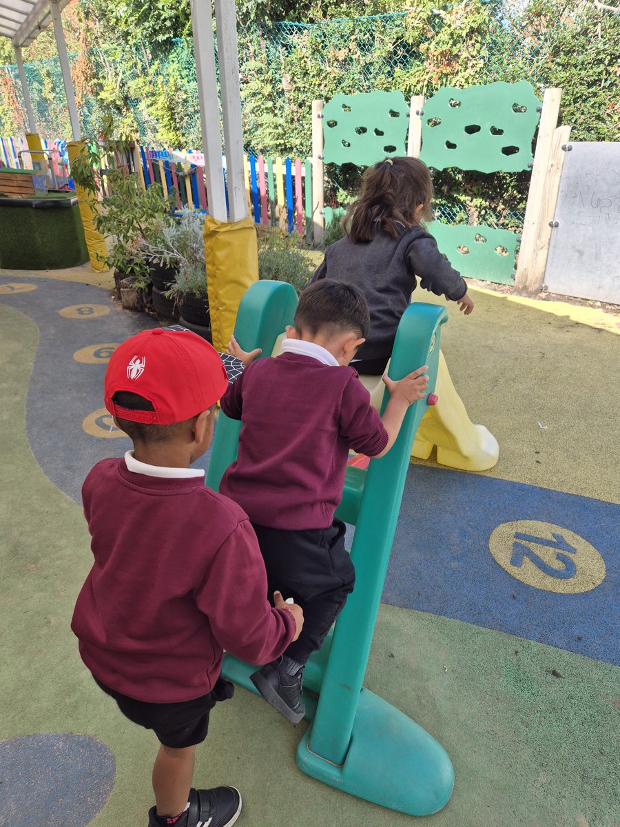 MrsRattleyBH's tweet photo. Fabulous turn taking in the Nursery today. We counted the steps as we climbed! @busheyheathjm @ReceptionBh #BusheyheathPSED #BusheyheathPD https://t.co/9CKDf09v8l