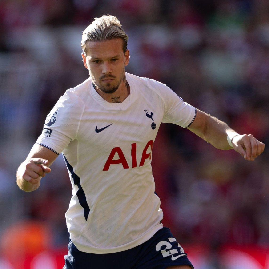 leuropefootball's tweet photo. Tottenham'da sakatlanan Mudryk, yaklaşık 2 ay sahalardan uzak kalacak. (Fabrizio Romano) https://t.co/RsQcgcRyEg