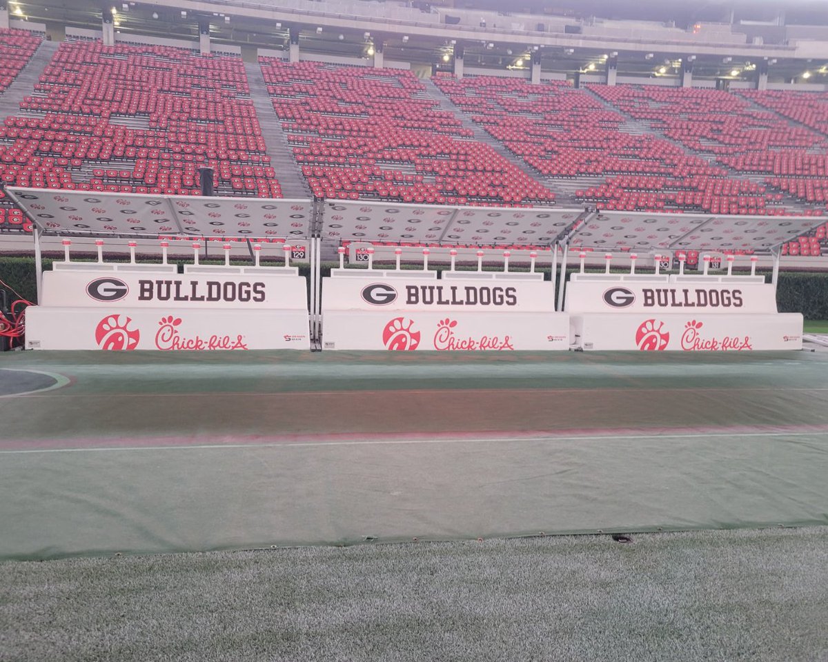 DragonSeats's tweet photo. A NEW PARTNERSHIP IN ATHENS. 🐶🏈

Chick-fil-A 🤝 Georgia 🤝 Dragon Seats

Proud to bring Chick-fil-A to the Georgia sideline alongside the Dawgs, creating a game-day activation that puts the brand right in the heart of the action.

Excited for what’s ahead in Athens! 🐔🐉

#DragonSeats #ChickfilA #GoDawgs