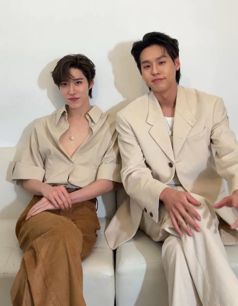 contentnotfnd's tweet photo. แล้วไถไปเจออตฟบอก แค่นั่งข้างกันเฉยๆ แต่ chemistry กระจายมาก ทุกคนรู้ทุกคนทราบ บกพพทราบหน่อย please pick up some script , we need your acting 😭 https://t.co/n9vMMlkw9b