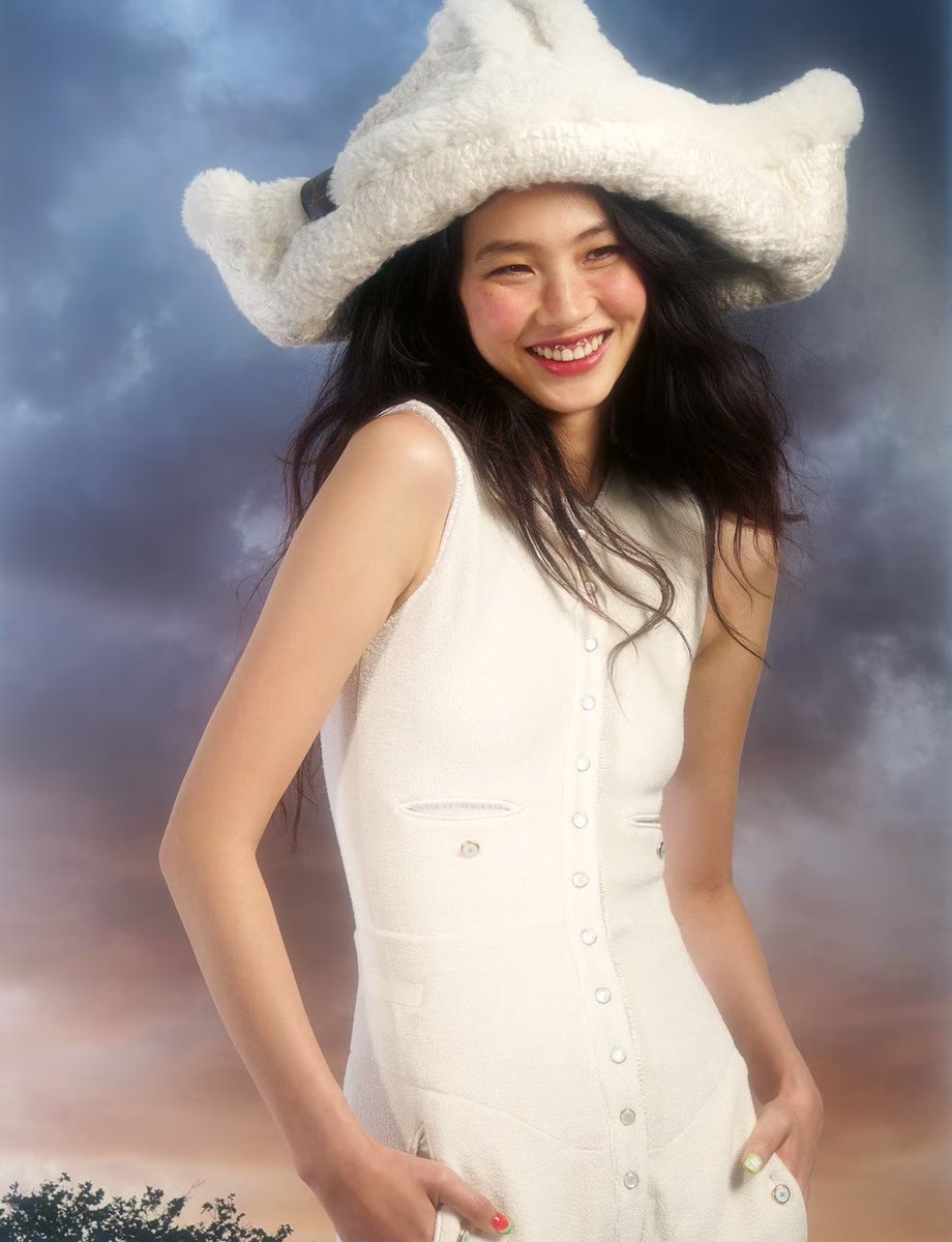 cafewindows's tweet photo. hoyeon jung for another magazine aw26 issue🐐🐤
photographed by roe ethridge https://t.co/h7HXAy5rDK