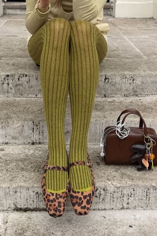 archivedlooks's tweet photo. Green is such a pretty colour https://t.co/gFAdPLAbFj
