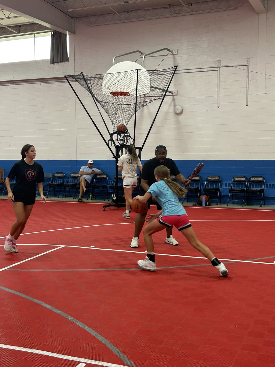 MACHoopsCoach's tweet photo. @MACGirlsHoopsMI Every day is an opportunity to get better.  @CoachEvanBell @CoachDaveSmith1 @CallDaveSmithSF https://t.co/6U5LlNItQz