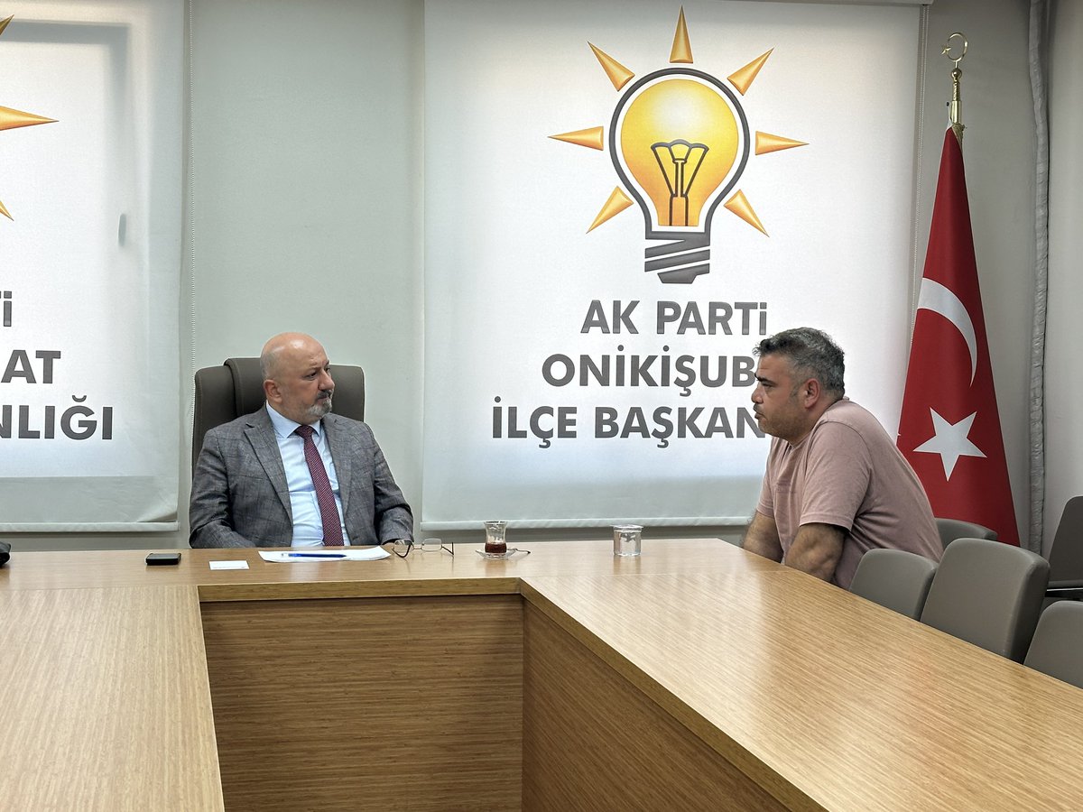 AKOnikisubat's tweet photo. İlçe Başkan Yardımcımız Celal Özbilir, İlçe Başkanlığımıza gelen kıymetli vatandaşlarımızla bir araya gelerek talep ve önerilerini dinledi. https://t.co/KIdad0CNvW