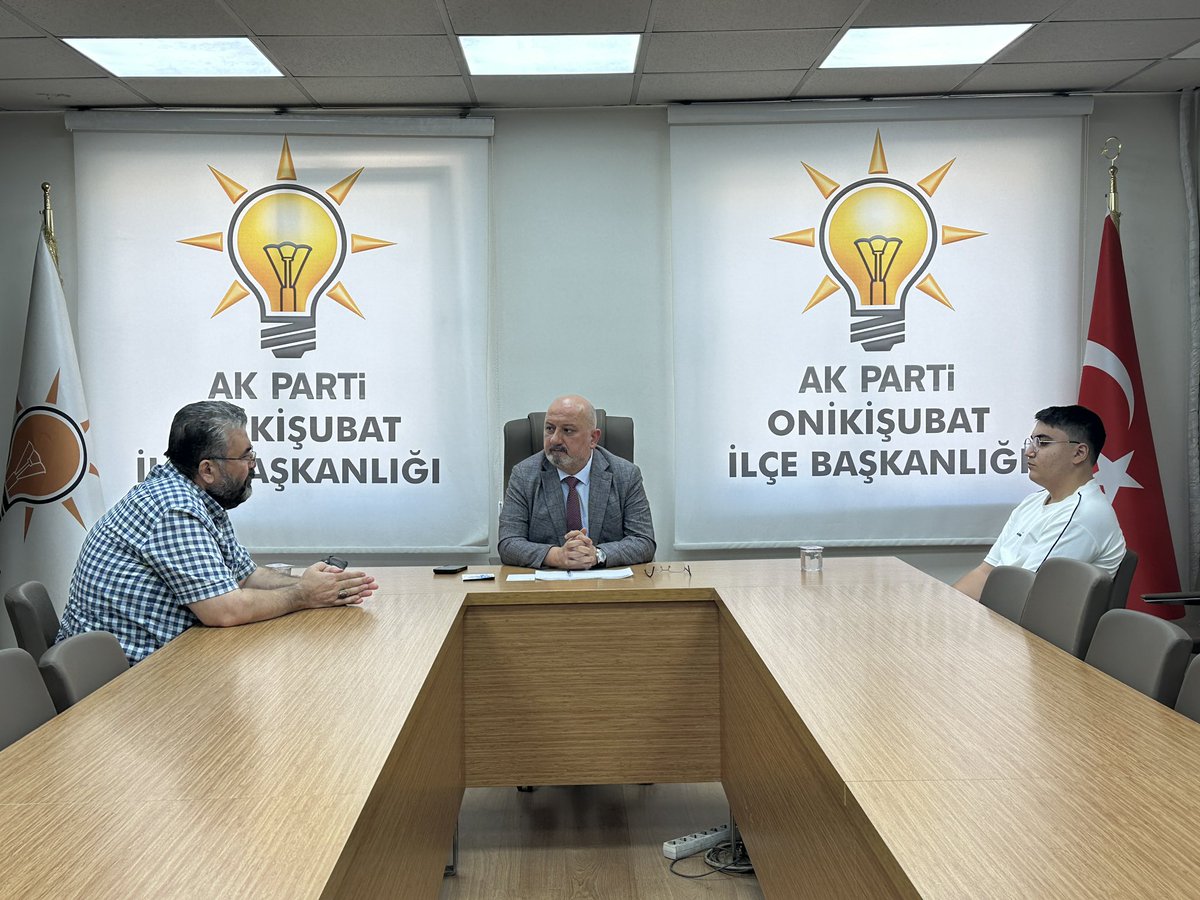 AKOnikisubat's tweet photo. İlçe Başkan Yardımcımız Celal Özbilir, İlçe Başkanlığımıza gelen kıymetli vatandaşlarımızla bir araya gelerek talep ve önerilerini dinledi. https://t.co/KIdad0CNvW