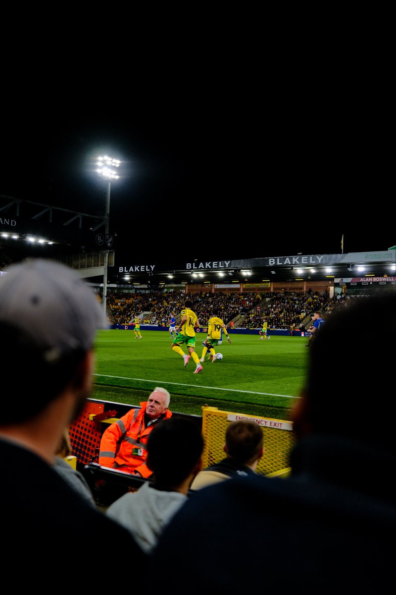 TookeDaniel's tweet photo. Great 3 points 💛 💚 #ncfc #norwichcity https://t.co/p8JUahXGHk