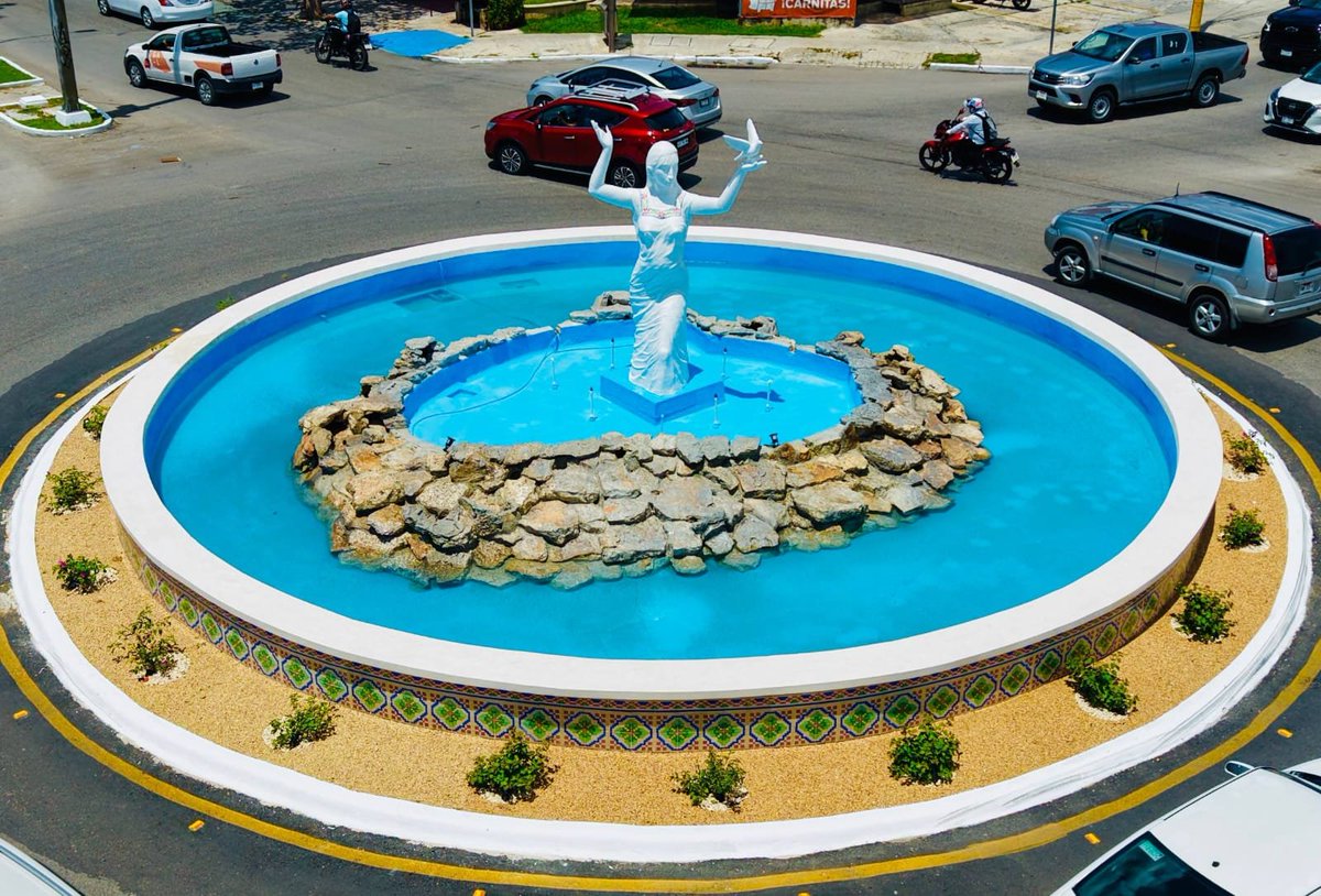 yucatanahora's tweet photo. GLORIETAS DE MÉRIDA ESTRENAN NUEVA IMAGEN

#Video | La alcaldesa Cecilia Patrón supervisó la nueva imagen de las glorietas de La Mestiza y el Reloj Maya, renovadas como parte de las acciones del programa municipal "Mérida Enchula".

Estos trabajos forman parte de una bolsa de 350 millones de pesos destinada a transformar y rescatar más de 800 espacios públicos, buscando hacer de la ciudad un lugar más moderno y funcional.

Más información 👇
https://t.co/a9gsqIUbSH

#YucatánAhora