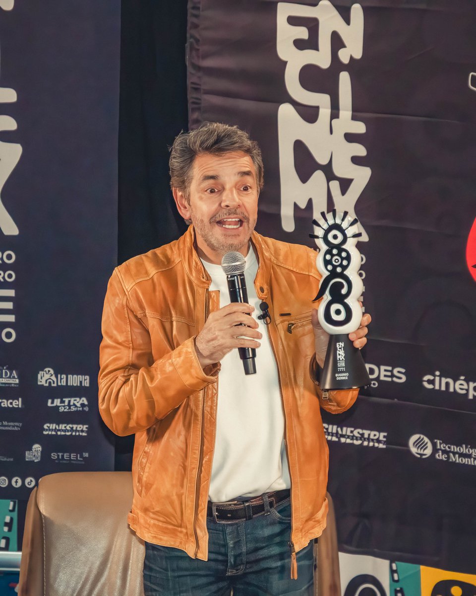 PueblaEventodo's tweet photo. 🎬 Eugenio Derbez estuvo en #Puebla para celebrar los 13 años de “No se aceptan devoluciones” en #ENCINEMX. ❤️🇲🇽 Además, habló de sus próximos proyectos y su amor por el cine.
👉 Lee la nota: https://t.co/r8zLFaE1jJ
#EugenioDerbez #eventodo @EugenioDerbez https://t.co/HNxysUdrwk
