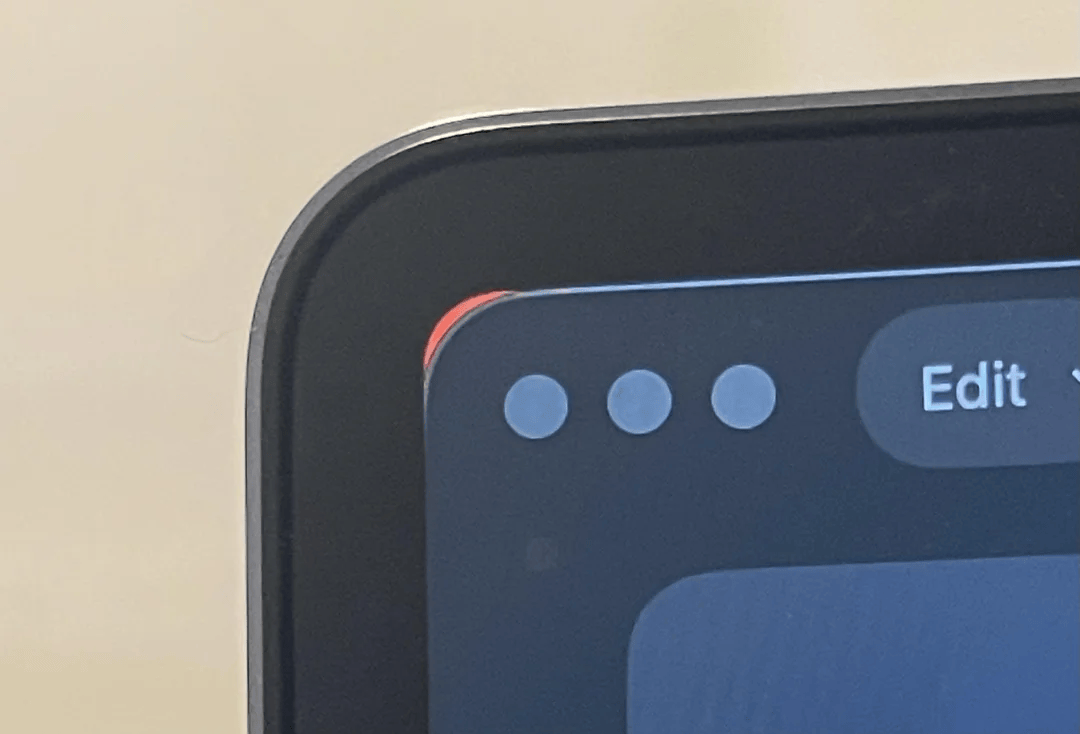 antonakaze's tweet photo. Apple: obsessed with every microscopic detail
Also Apple: https://t.co/DMrg60DstK