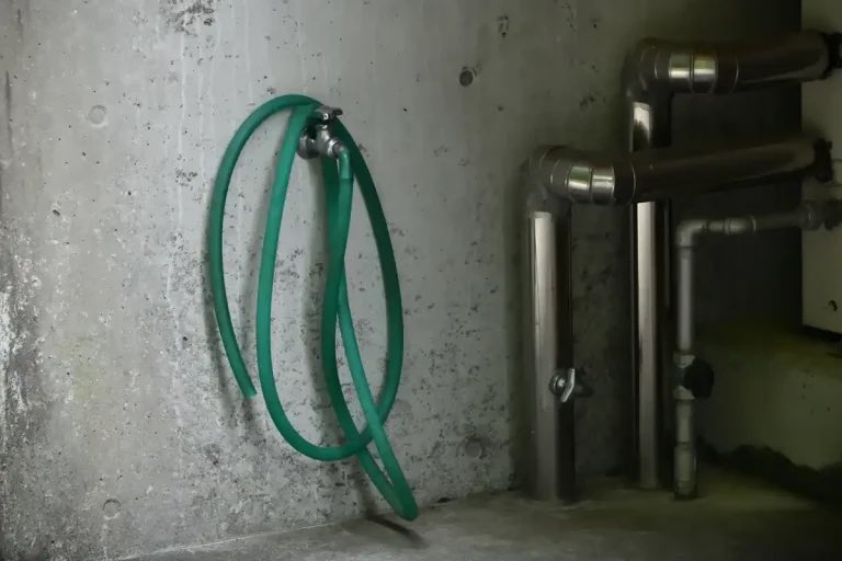 PutiMotor's tweet photo. 高知県「ライダーズイン雲の上」

ツーリングの途中で気軽に立ち寄り、ライダー同士が旅の時間を共有できる、バイク旅ならではの宿泊スポット。

ライダー同士の交流も深められ、近くには「雲の上温泉」もある。

各部屋の前には洗車スペースがあり、いつでも自由に洗車できる。

https://t.co/97sAlW0txP