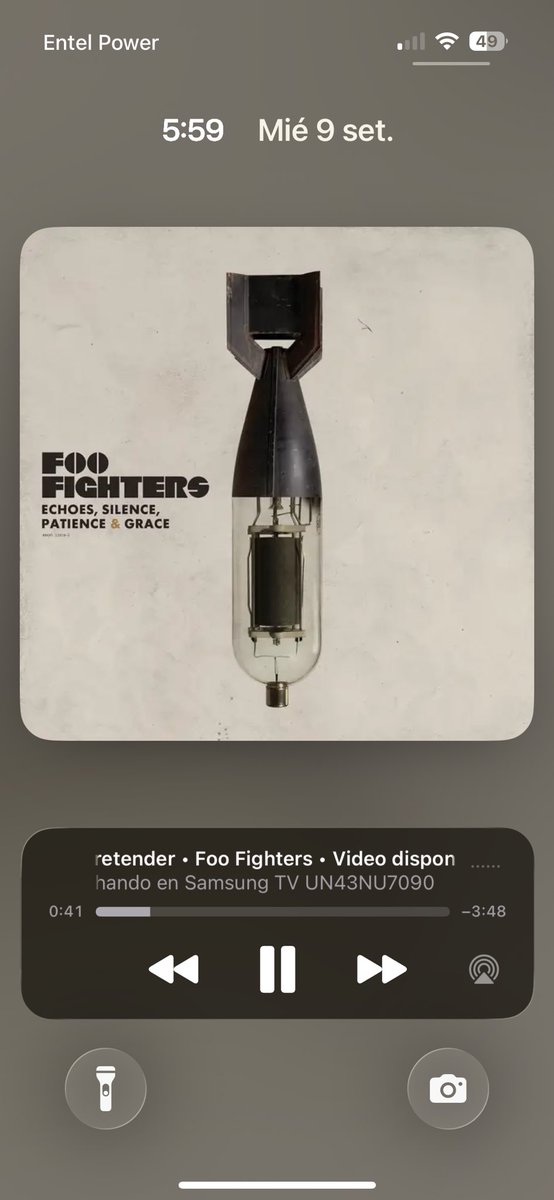 whx_________'s tweet photo. Tengo al casa sola y me pongo nada más a cantar como loquita por toda la sala https://t.co/UKftqeLVw5