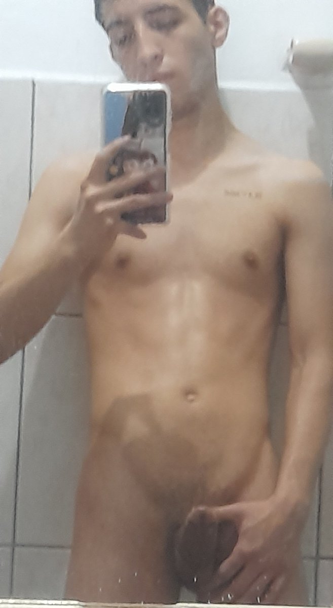 AcostaCaparo's tweet photo. Uff quien se anima esta sudadito 🔥💦🍆🥵 https://t.co/DjjNVjCxpb