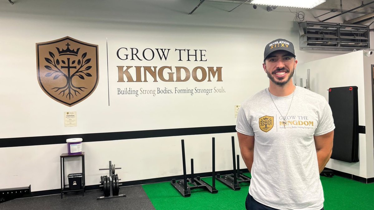 CedarsAndSaints's tweet photo. A Catholic gym in Colorado called “Grow the Kingdom” has:

> a giant Crucifix at the entrance
> a board where you offer your workout for prayer intentions
> a modest dress code
> clean music
> priests working out there

Their philosophy? “No more ego lifting.”

Based! https://t.co/TBP0V7NCmv