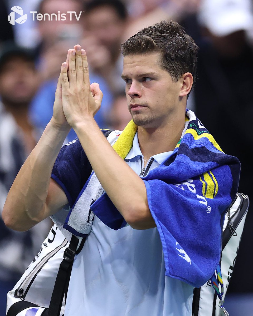 TennisTV's tweet photo. Total Respect 👏 https://t.co/n37euD8kjo