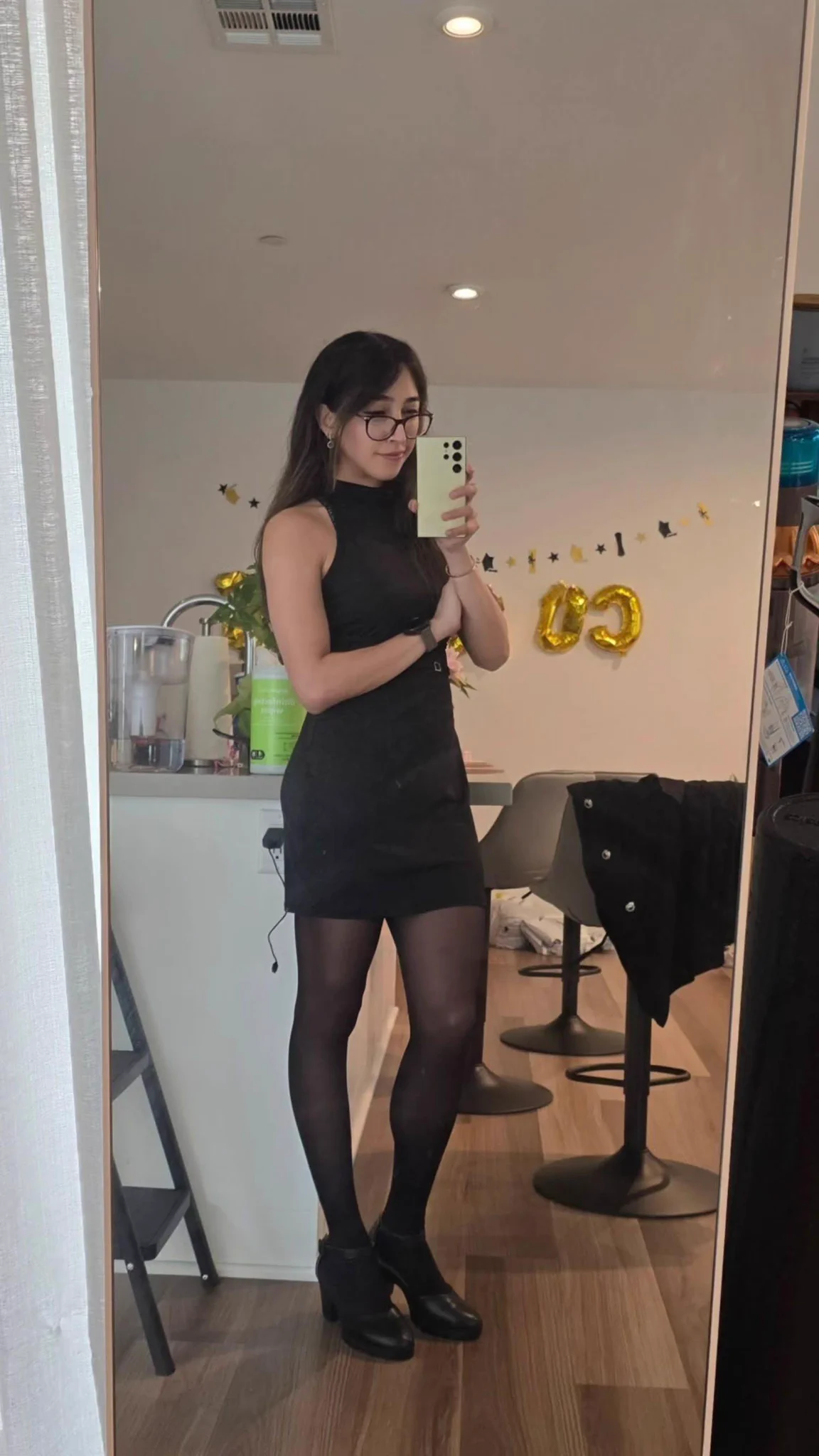 evelyn-nano-nano-on-x-playing-pretend-as-a-woman-with-no-make-up