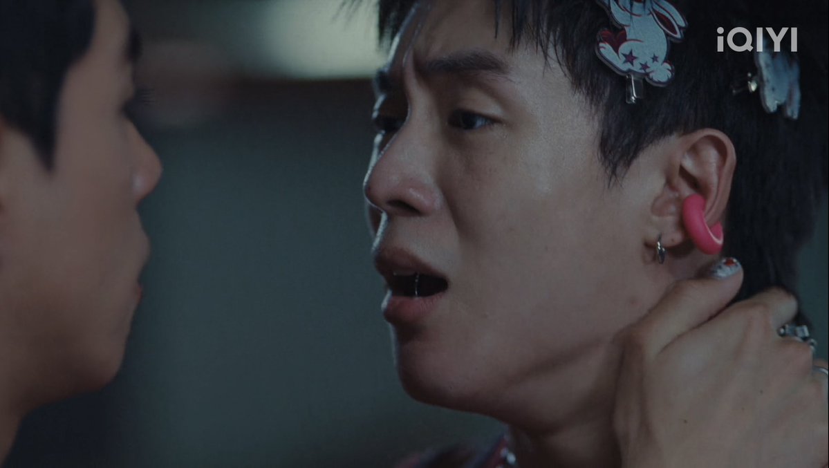 raye_0102's tweet photo. newchayapak’s crying scene gets me every time 😭 from the tears slowly falling to completely losing control, hyperventilating and barely being able to breathe… he makes every emotional moment feel so painfully real. Such an amazing performance. I really hope he gets to take on deeper, more complex roles that let him show even more of what he’s capable of in the future