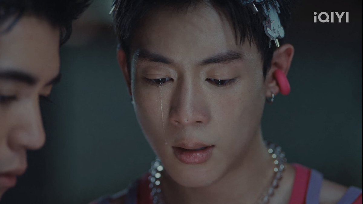 raye_0102's tweet photo. newchayapak’s crying scene gets me every time 😭 from the tears slowly falling to completely losing control, hyperventilating and barely being able to breathe… he makes every emotional moment feel so painfully real. Such an amazing performance. I really hope he gets to take on deeper, more complex roles that let him show even more of what he’s capable of in the future