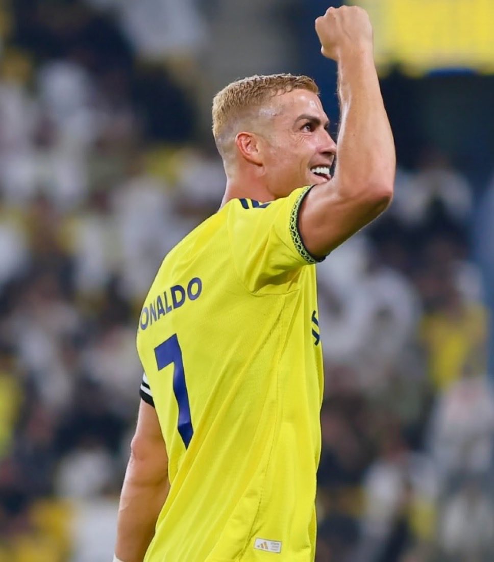 9knews's tweet photo. Cristiano Ronaldo kariyerindeki 979. golünü attı. https://t.co/rqCVkMUivZ