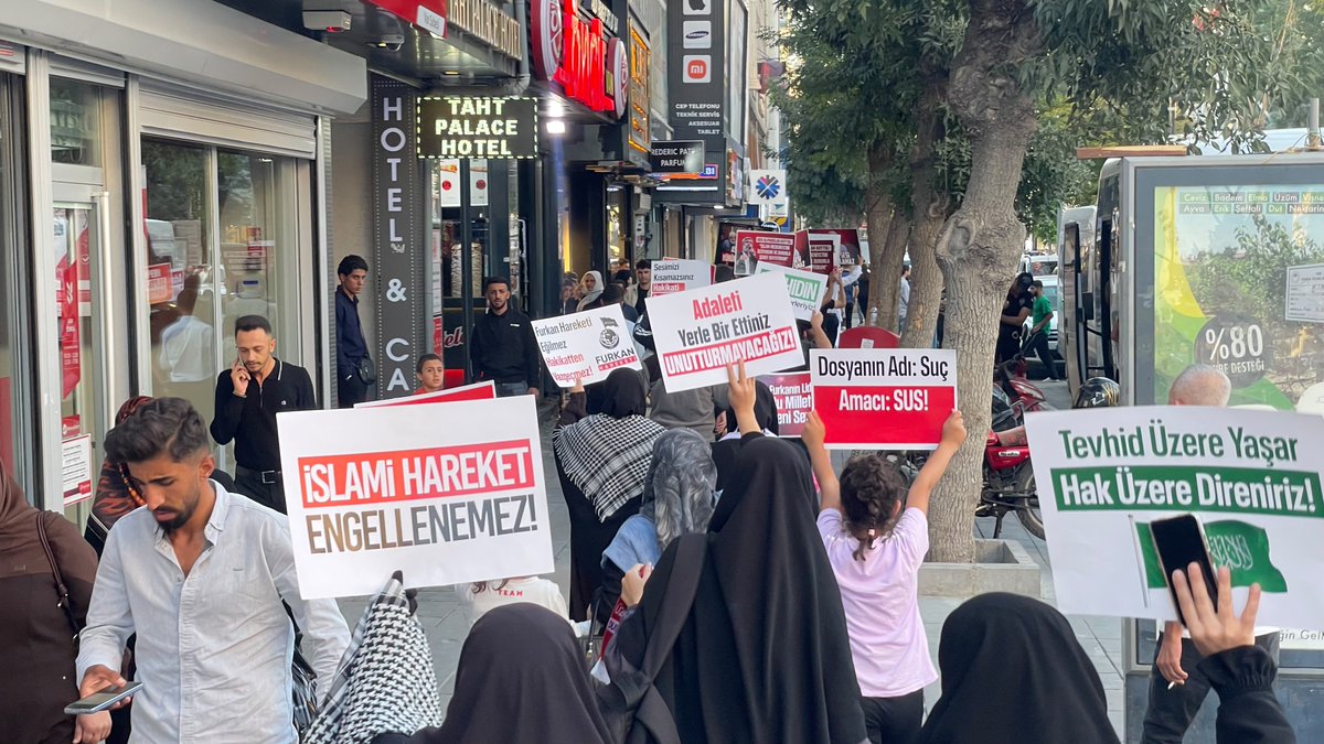 fhengellenemezz's tweet photo. ZULMÜNÜZ BİZİ YILDIRAMAZ! 

Van Furkan Hareketi mensupları olarak haksız bir şekilde tutuklanan Alparslan Kuytul Hocaefendi Semra Kuytul Hocahanım ve çok sayıda Furkan Hareketi mensubu kardeşimiz için özgürlük yürüyüşü gerçekleştirdik. 

AlparslanHocaya Özgürlük 
SemraHocaya Özgürlük 
FurkanHareketi Tertemizdir 

📍Van