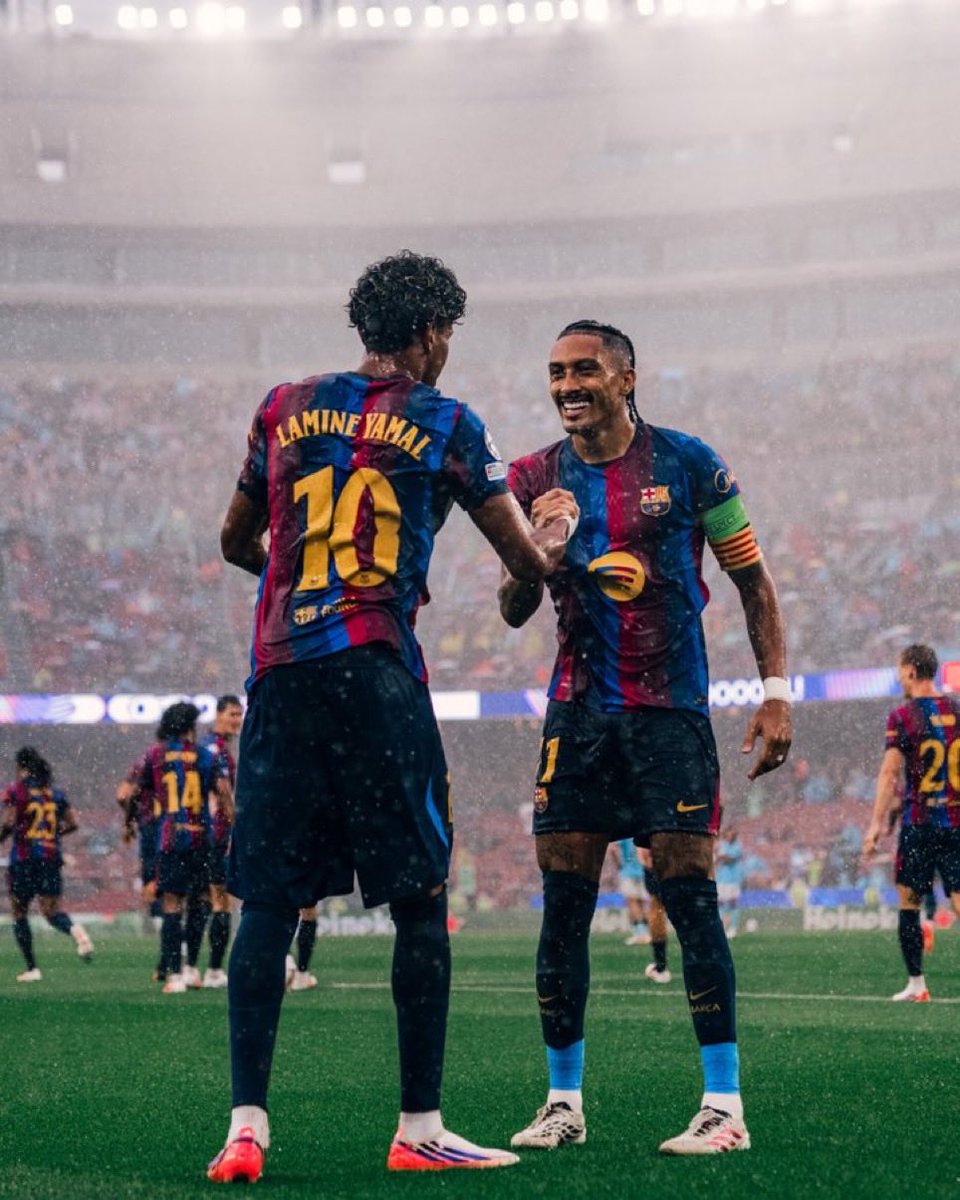 gerardrdgz_'s tweet photo. Una de las claves para explicar el gran arranque del Barça es el buen ambiente que proyecta el vestuario.

Flick ha creado un grupo de amigos que mataría por el escudo, donde todos se sienten protagonistas y que, sobre todo, disfrutan jugando al fútbol. https://t.co/NLs4YNeGeZ