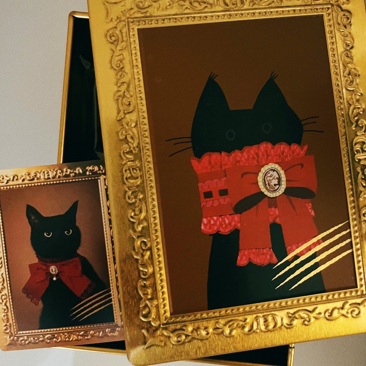 キカ糸 в X: „頂いた黒猫缶🐈‍⬛の中に、この黒猫の小さな肖像画が入っ